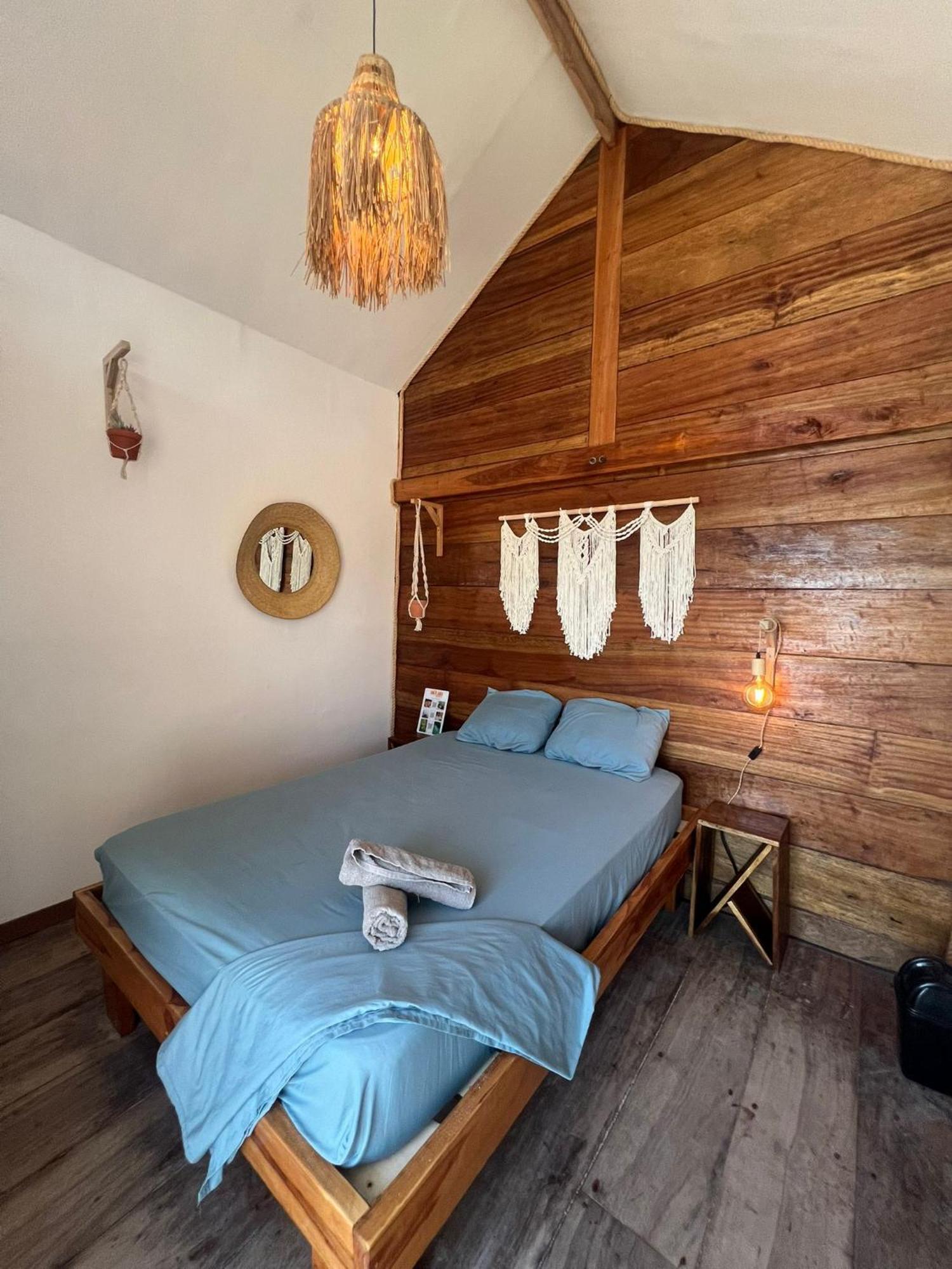 Santa Lova Eco-Hostel Isla Tintipan Tintipan Island المظهر الخارجي الصورة